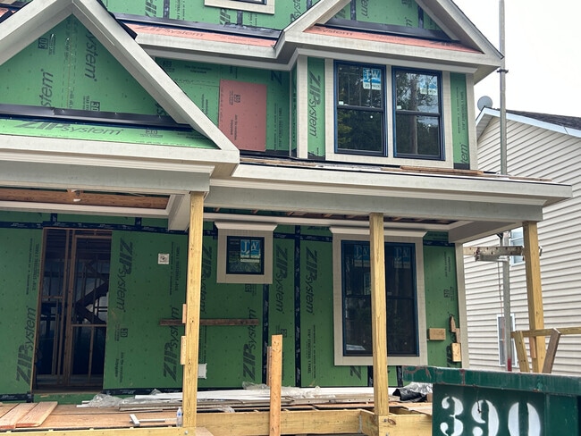 Building Photo - 6427 83rd Pl