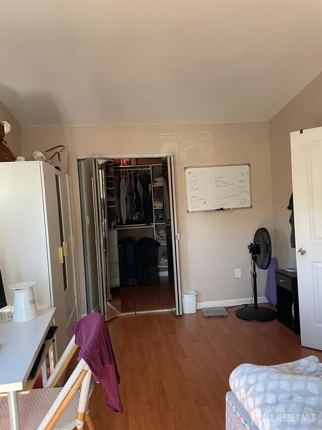 Building Photo - 5192 Beech Ct