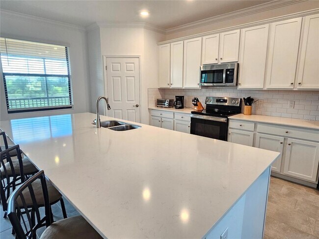 Building Photo - 10825 Tarflower Dr