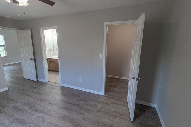 Building Photo - 1330 Godas Cir