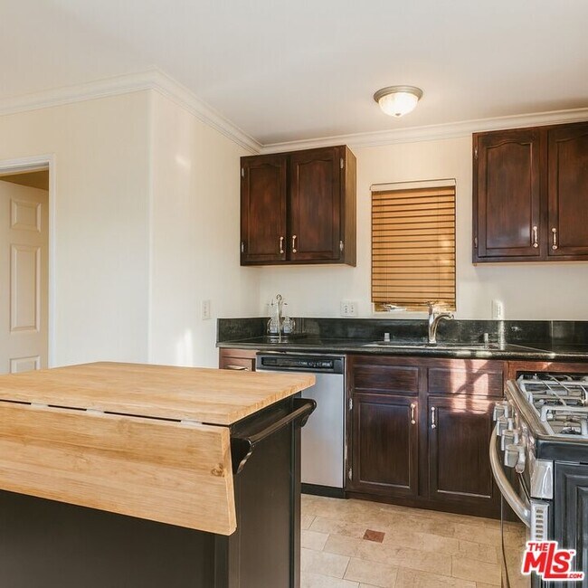 Building Photo - 8296 Presson Pl