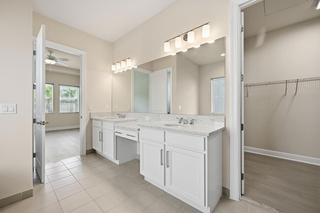 Building Photo - 9334 Crestview Cir