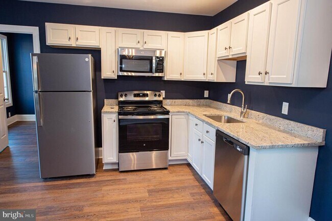 Building Photo - 106 Colonial Ct
