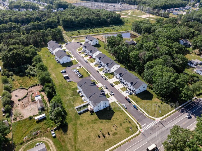 Building Photo - 385 Tuckahoe Rd