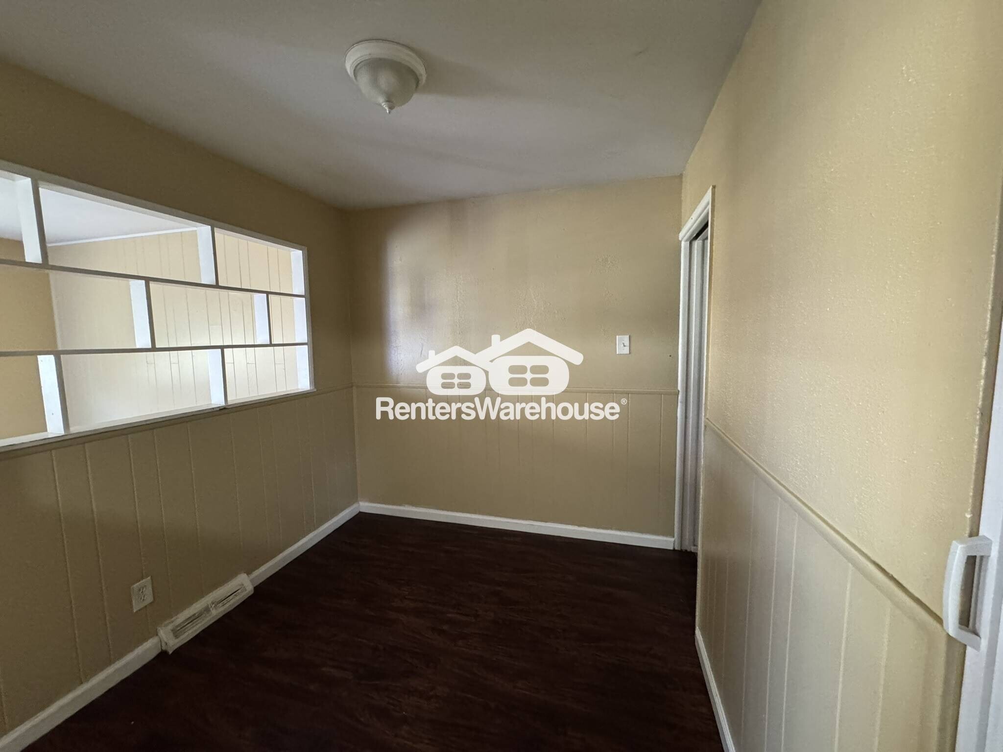 Building Photo - 10137 Cavalier Ct