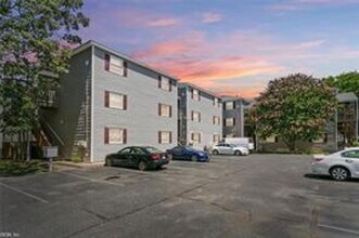 Building Photo - Beautiful 2-bedroom, 2-bath Condo just one block to the beach