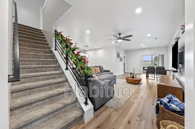 Building Photo - 917 E Bissett St