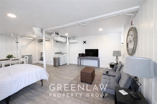 Building Photo - 1944 Lyle Ave