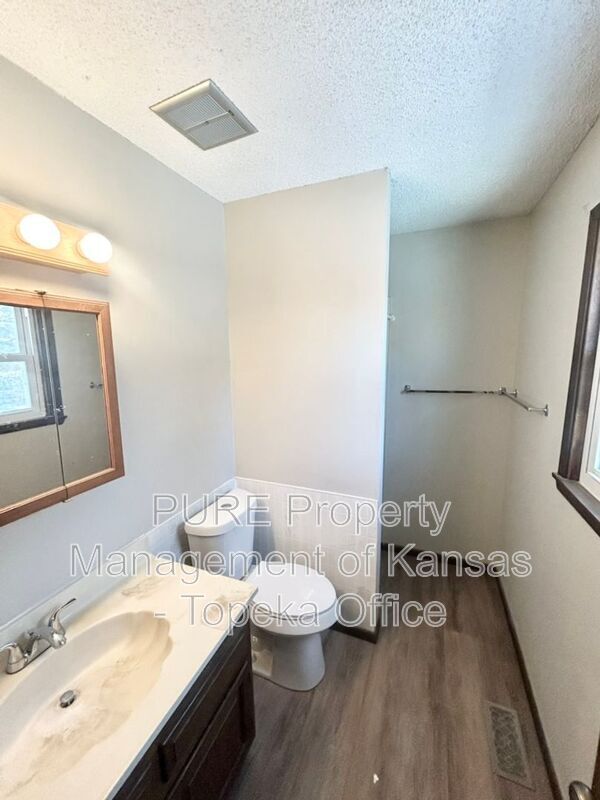 Building Photo - 2746 SE Lakeshore Blvd