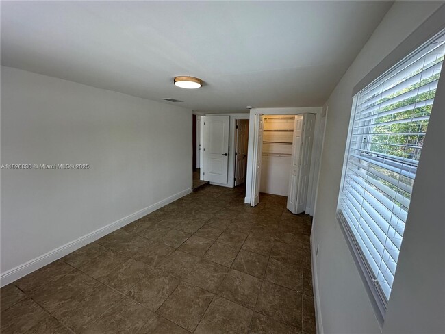 Building Photo - 4830 SW 41st Ave