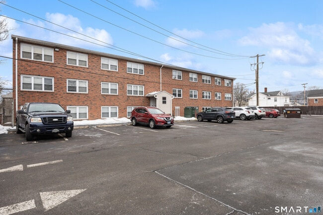 Building Photo - 46 N Cherry St