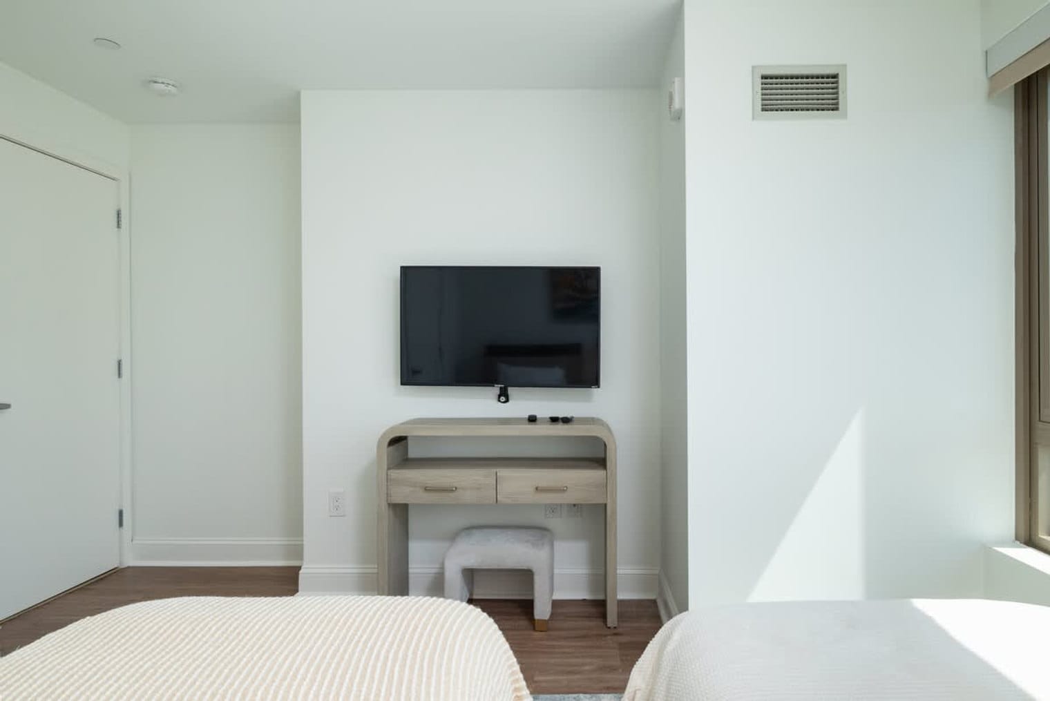 Building Photo - 44 Beach St