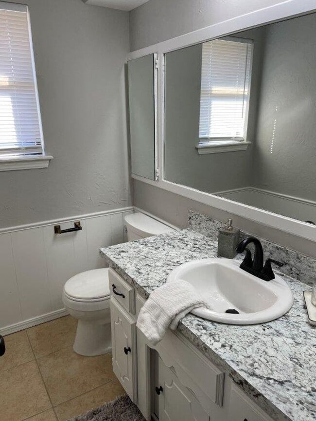 Building Photo - Remodeled , modern and lots of New in Moor...