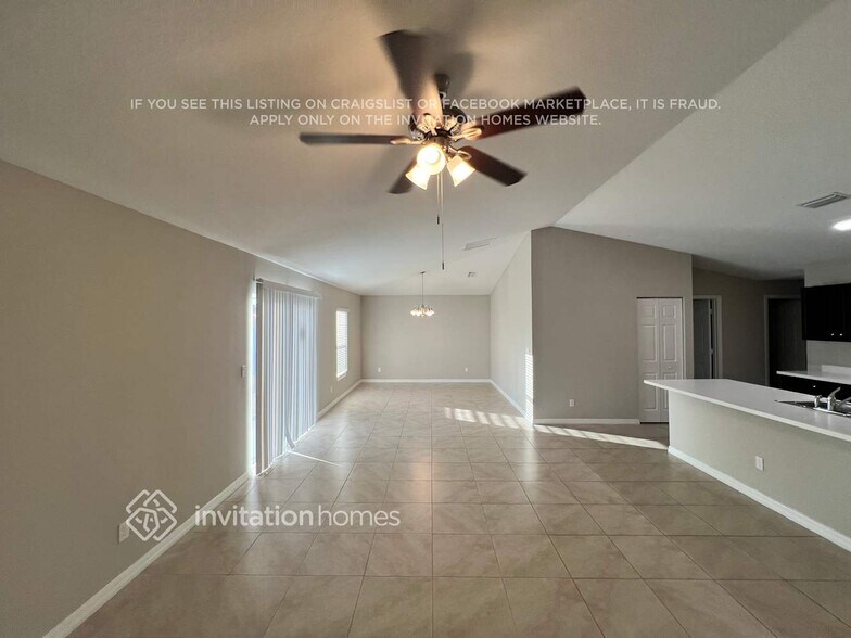 Building Photo - 2261 SE Heathwood Cir