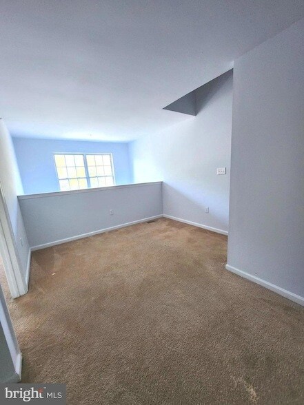 Building Photo - 302 Hidden Dr