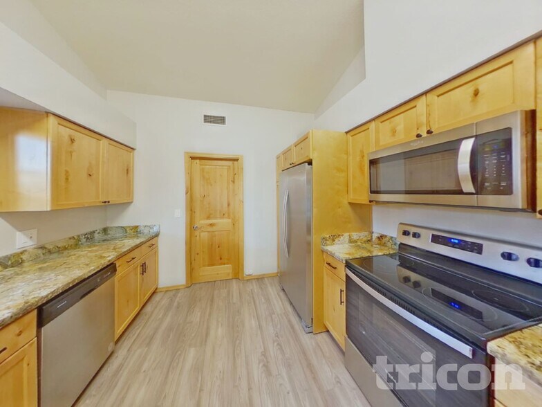 Building Photo - 413 E Merrill Ave