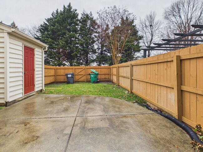 Building Photo - 5313 Golf Villa Ln