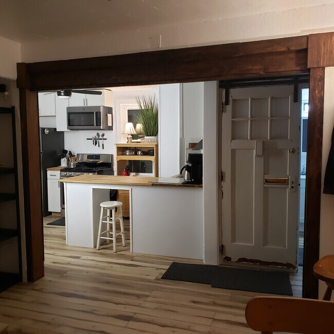 Building Photo - 27 Norton St