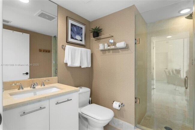 Building Photo - 6801 Collins Ave