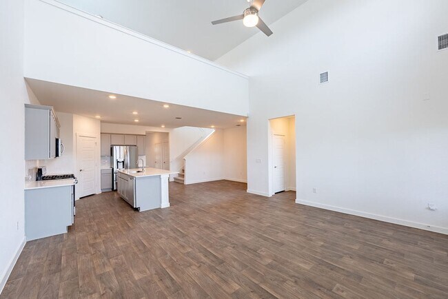 Building Photo - Modern 4 bedroom, 3 bathroom home in Canta...