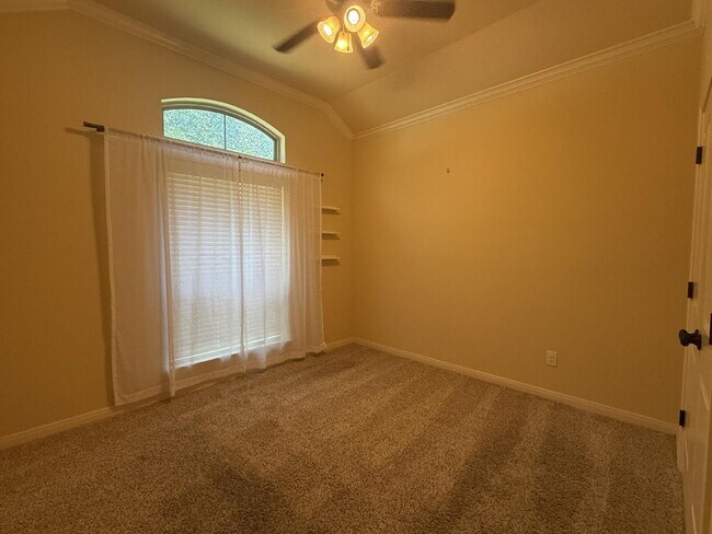 Building Photo - 9804 Houston Dr