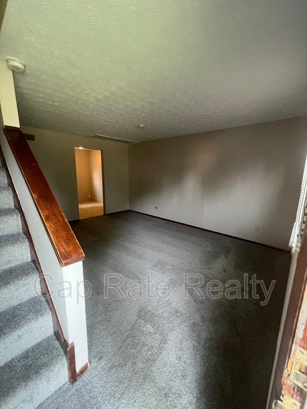 Building Photo - 3137 McGuffey Rd