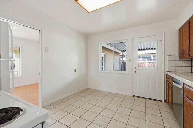Building Photo - Cherry Chase Home