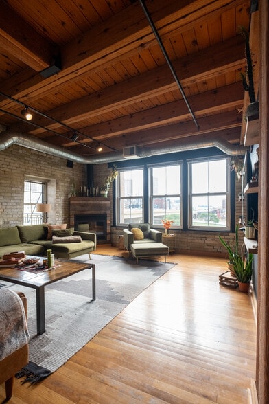 Building Photo - 413 N 2nd St