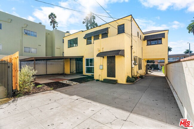 Building Photo - 1838 S Victoria Ave