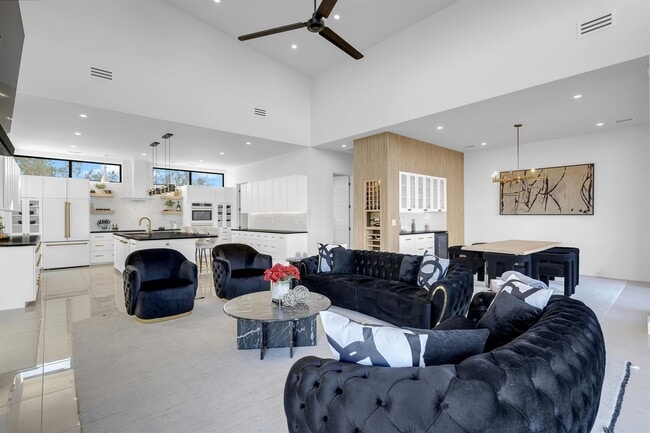 Building Photo - 207 Kites Ct