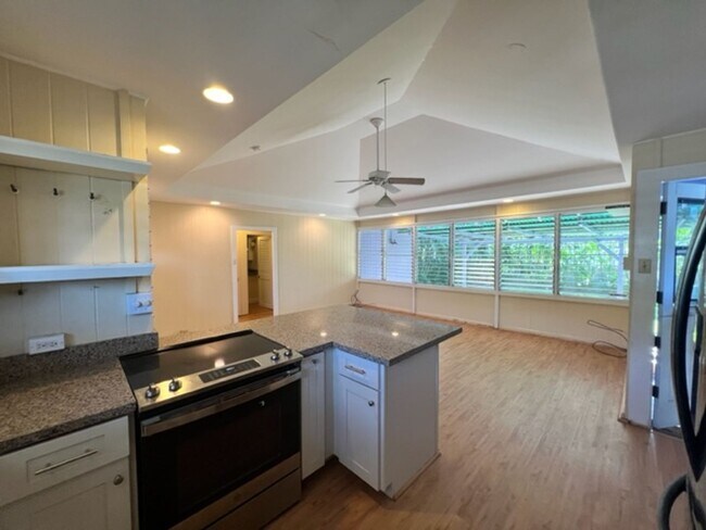 Building Photo - 1111 Hele St