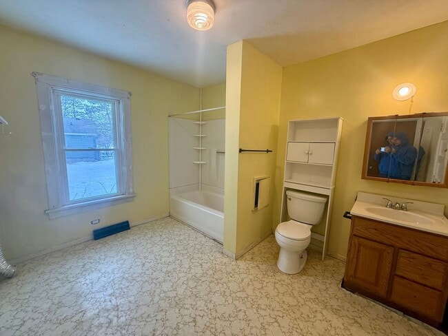 Building Photo - 3 Bed 1 Bath Single Family Home in White Lake