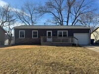 Building Photo - Spacious 4-Bed Ranch in Papillion–La Vista Schools