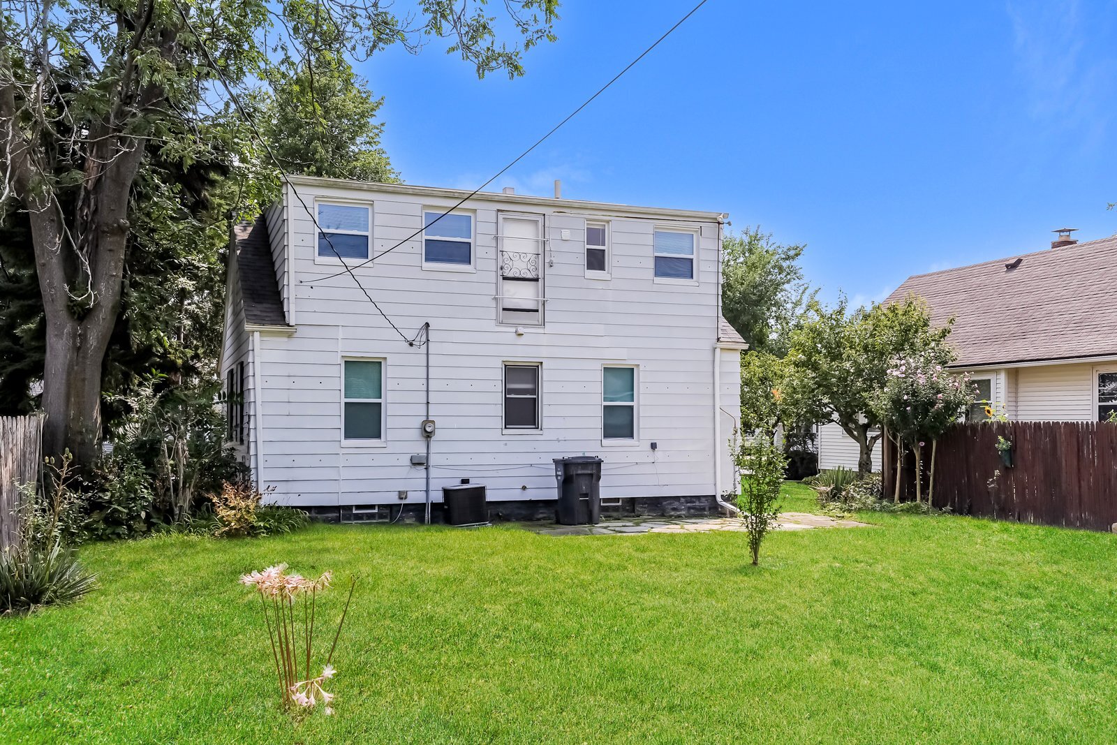 Building Photo - 611 W Wayne St