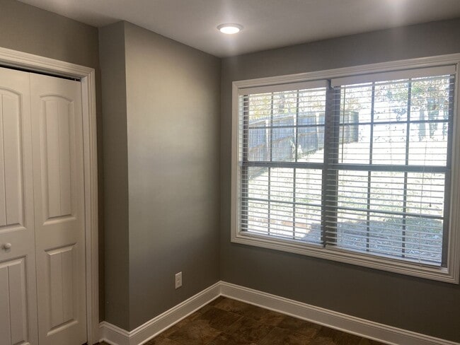 Building Photo - Sweet 3 bed 2 bath.  No Backyard Neighbors.