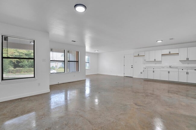 Building Photo - 1125 Rayner St
