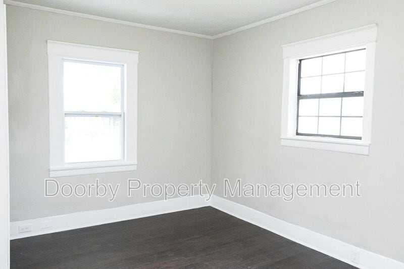 Building Photo - 1809 Wilcox Blvd