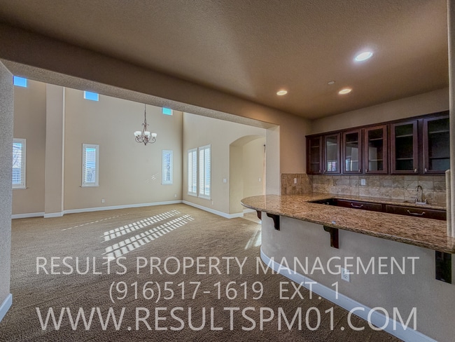 Building Photo - Elegance and spacious Mini Mansion