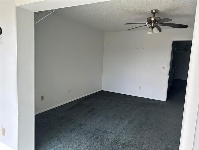 Building Photo - 74 Royal Oak Ct