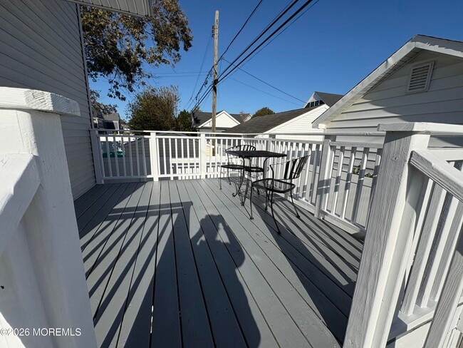 Building Photo - 406 9th Ave