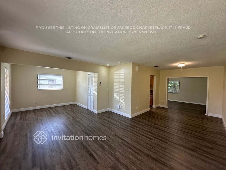 Building Photo - 10805 SW 142nd Ln