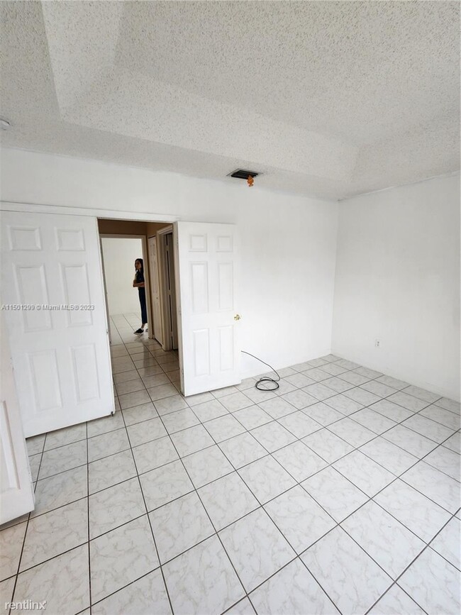 Building Photo - 4 br, 3 bath Condo - 384 NW 114th Ave # 20...