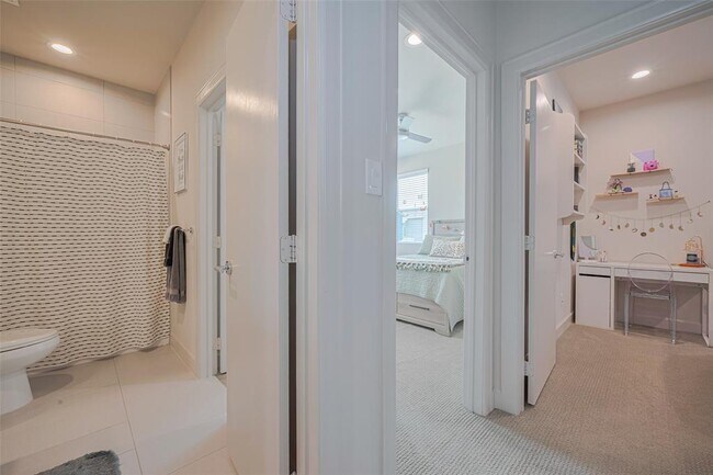 Building Photo - 6804 Rocinante Ln
