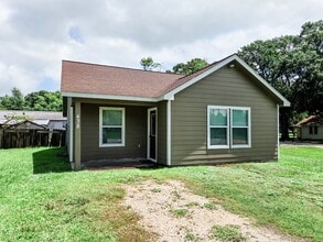 Building Photo - 438 Spence Ln