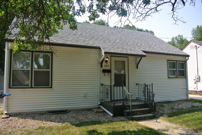 Primary Photo - 2 Bedroom House!