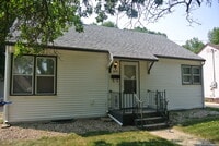 Building Photo - 2 Bedroom House!