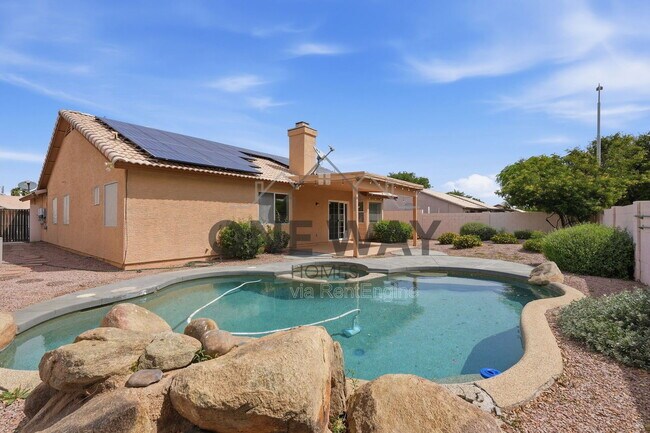 Building Photo - 819 E Cindy St