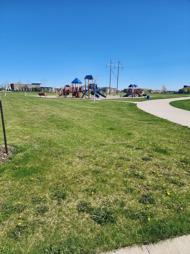 Building Photo - 3 Bed 3 Bath Single Family Home