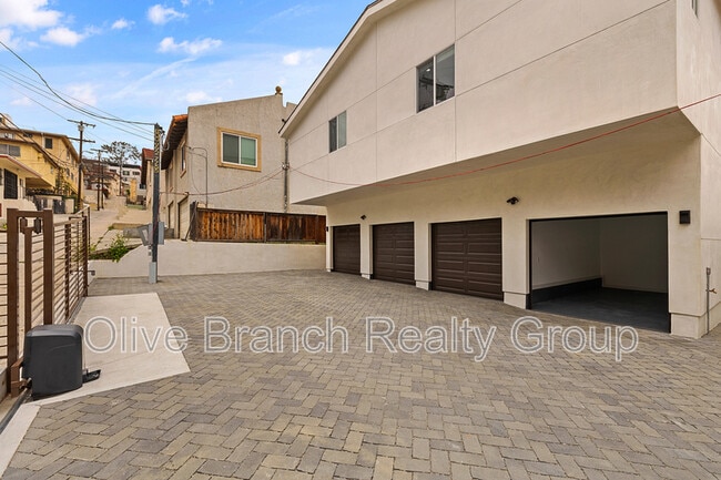 Building Photo - 923 N Beaudry Ave