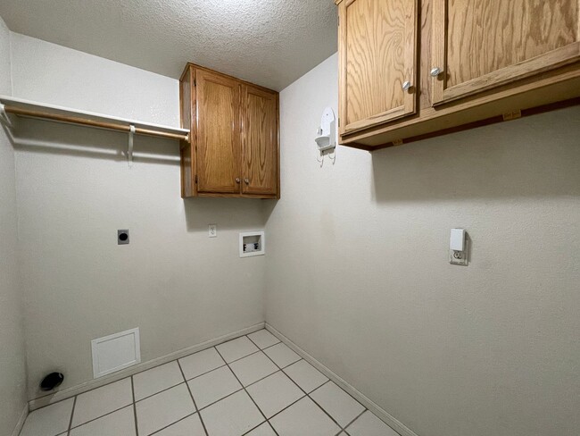 Building Photo - 360 Virtual Tour Available